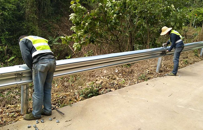 永州高速公路护栏的定期维护与保养